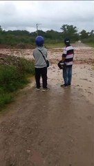 Vecinos de El Nogalar y El Durazno, en La Caldera, aislados por la crecida del río