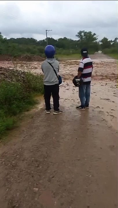 Vecinos de El Nogalar y El Durazno, en La Caldera, aislados por la crecida del río
