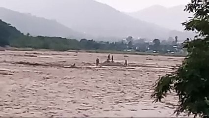 Vecinos sorprendidos por el río Vaqueros