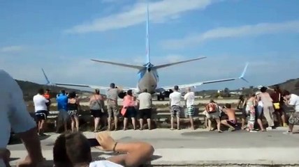 Tourists stand behind an airplane and find out