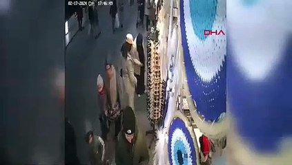 Hırısızın rahatlığı şaşırttı! Telefonu çaldı alışverişe devam etti