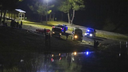 Gölete düşen otomobildeki 1 kişi kayboldu