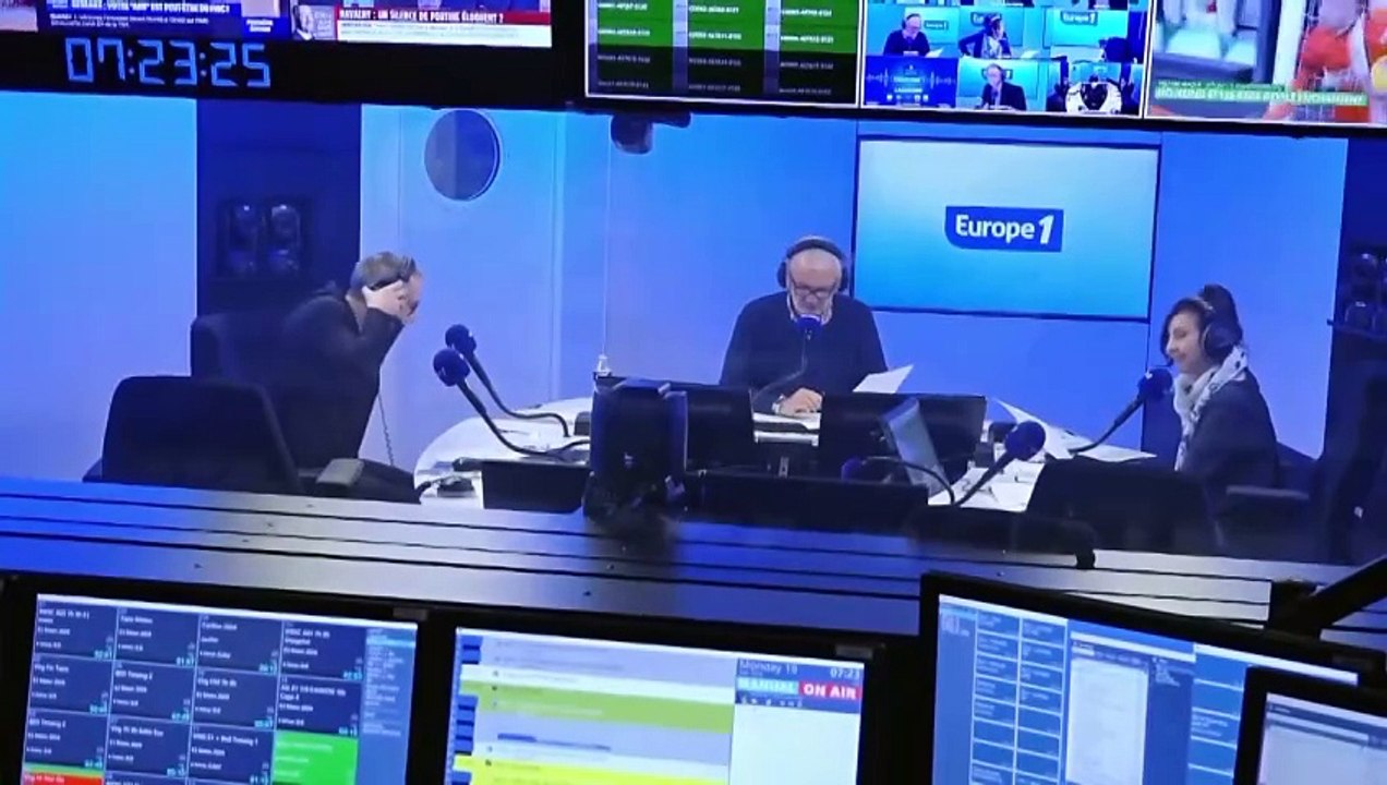 Charles Trénet dans "Le roman des vedettes" sur Europe 1