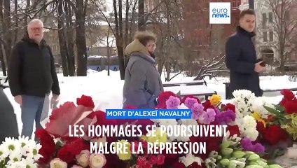 Des Russes rendent hommage à Navalny malgré la répression