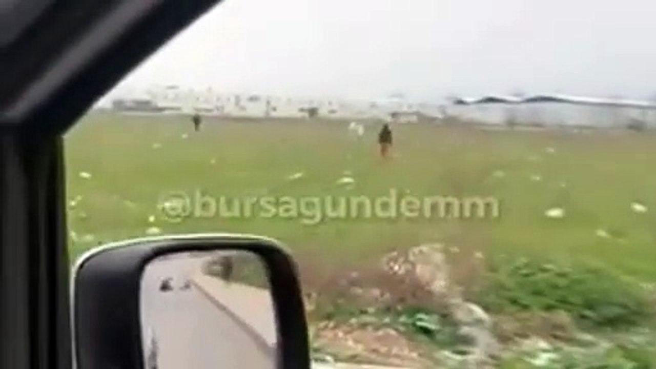 Bu görüntüler herkesi şok edecek! Kadın sokak ortasında çocuklarını bırakıp gitti