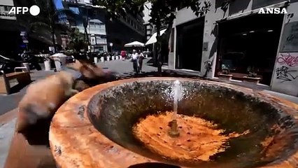 A Napoli folla sulle spiagge. Il Cnr: "Caldo come ad aprile"