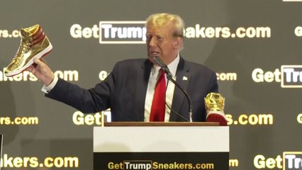 트럼프 '굴복 안 해' 황금 운동화 1시간 만에 완판 / YTN