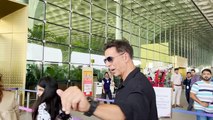 Akshay-Twinkle spotted at airport with daughter Nitara; are they headed for family vacay