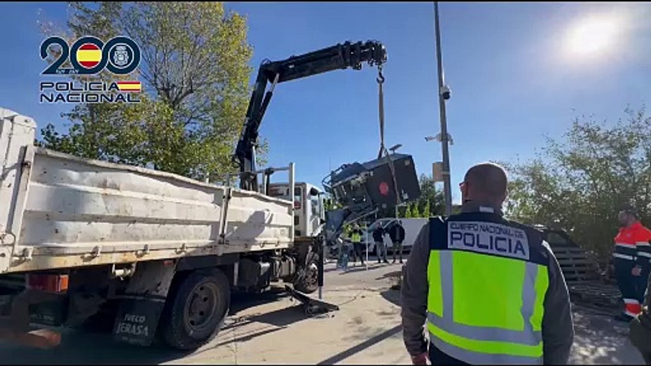 Cae una banda que trató de arrollar a varios policías en Alcalá de Henares tras arrancar un cajero de cuajo 