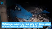 Motorista em carro de luxo bate em dois postes; veículo ficou completamente destruído