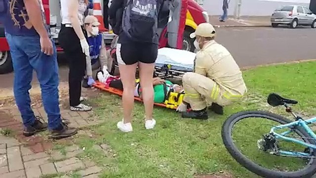 Mulher fica ferida após colisão entre carro e moto atrás da rodoviária em Cascavel