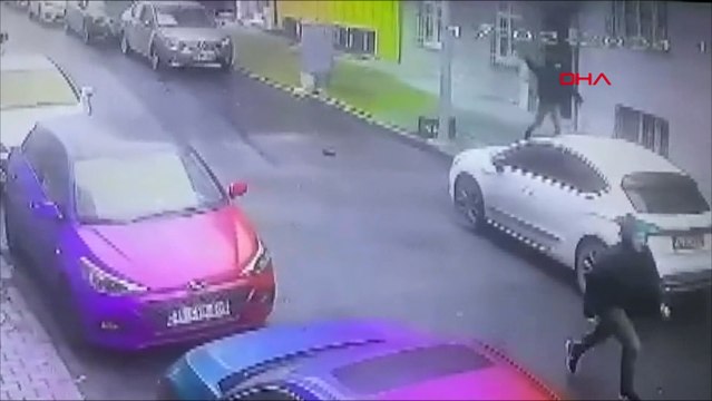 Sultangazi'de sokak ortasında silahla rastgele ateş etti