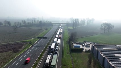 Incidenti in A1 per la nebbia, le immagini dal drone a Guardamiglio