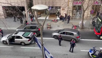 Vídeo de la detención de los Mossos d'Esquadra en Pau Claris