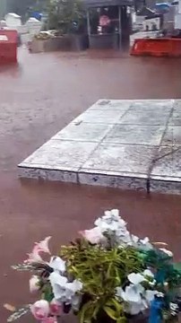 tumulos-ficam-submersos-apos-chuvarada-em-cidade-do-parana-veja-os-videos-1
