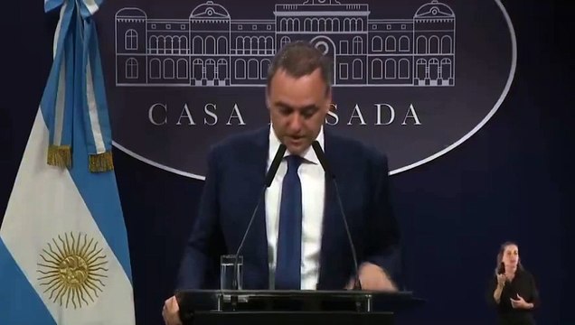 Adorni apuesta por la agresión y manda a Cristina Fernández a cambiar a sus asesores económicos