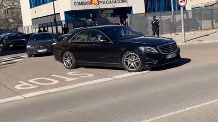 Despedida de Fernando Grande Marlaska de la Comisaría de Calatayud entre gritos de "Dimisión"