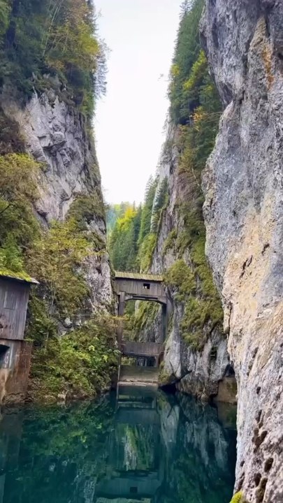 Le moulin LE PLUS ATYPIQUE de Roumanie à Bucegi : Lacul Scropoasa