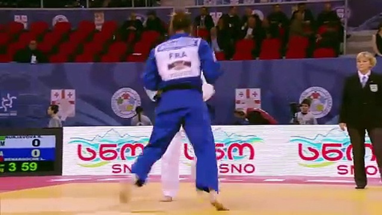 female judo choke out 26