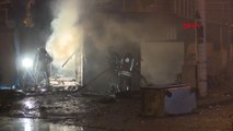 Ataşehir'de 4 katlı iş merkezi alev alev yandı