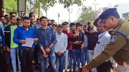 -त्रिमूर्ति चौराहा पर नीयू के बैनरतले सौंपा ज्ञापन