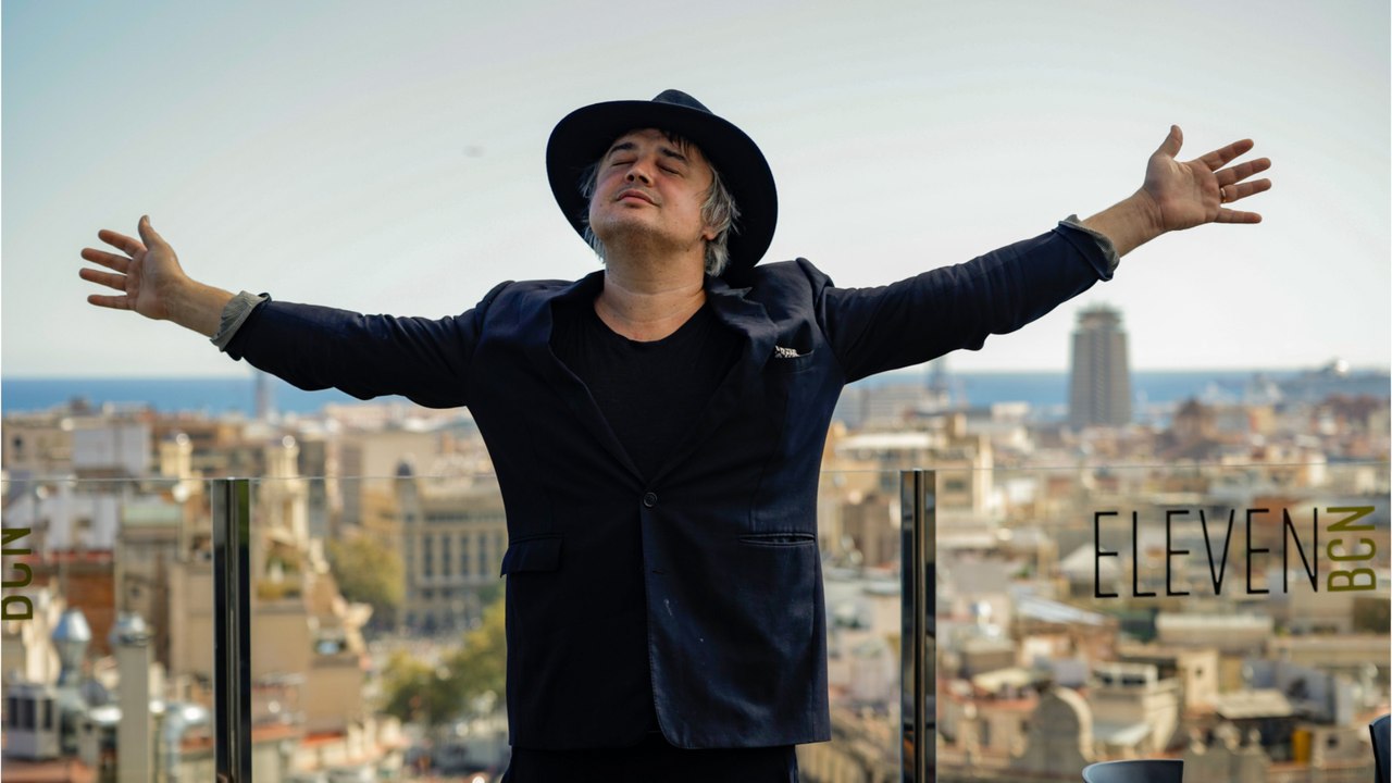 GALA VIDEO - Pete Doherty papa comblé : son bébé Billie-May, 18 mois, “lui fait du bien”