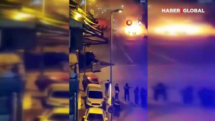 Esenyurt'ta otomobil alev topuna döndü! O anlar kamerada 