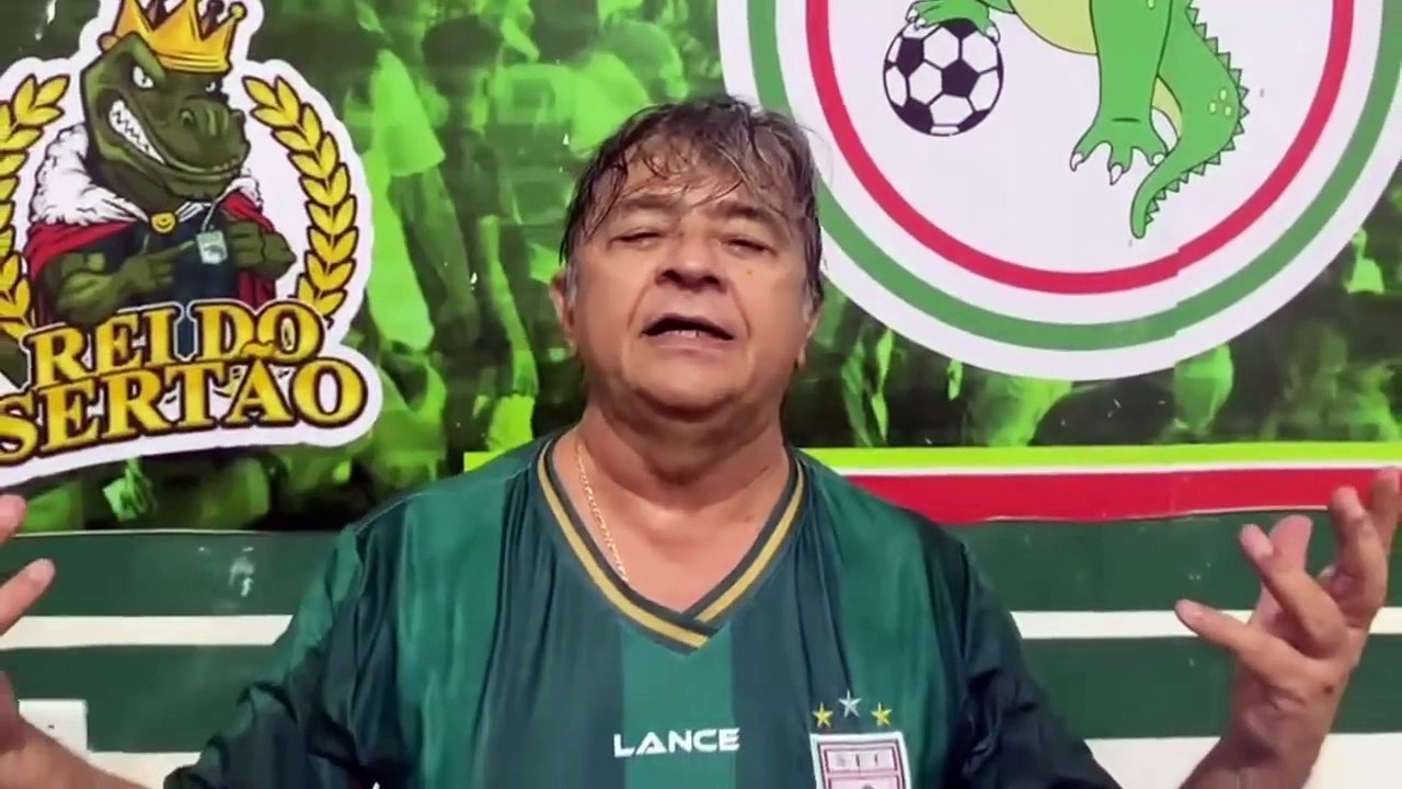 Aldeone canta clássico do forró, cobra Pix da CBF e tira onda com mineiros: "Dois bullying dói mais"