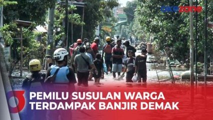 Jelang Pemilu Susulan, Ratusan Warga Bersihkan Sampah Dampak Banjir di Demak