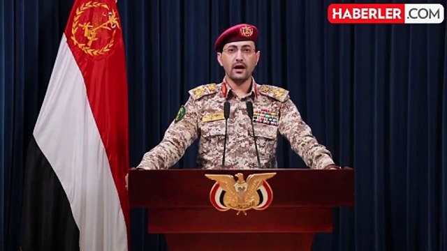 Yemen'deki İran destekli Husiler, İngiltere'ye ait bir yük gemisini vurdu