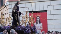 Los mejores momentos del Vía Crucis de las Hermandades de Sevilla con el Cristo de la Redención