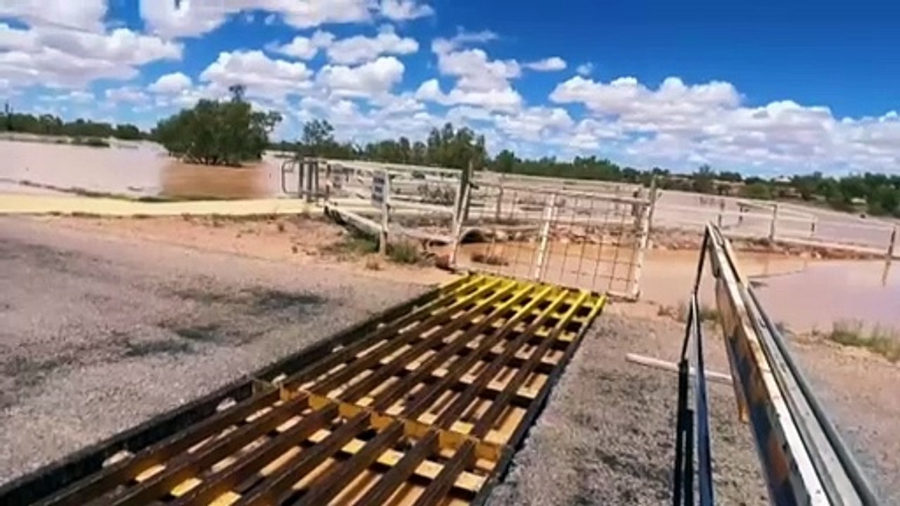 Ex-Tropical Cyclone Kirrily floodwaters transform Qld outback into oasis