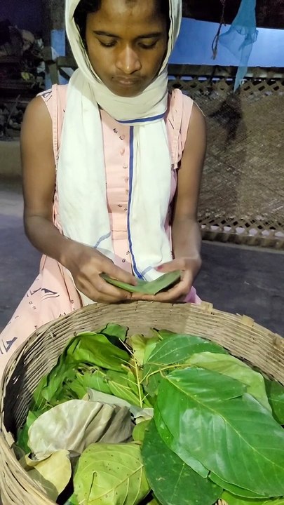 बाला घर का मूढ़ी बुंदिया  ! ऐसा ही होता है हमारे यहां बाला में 