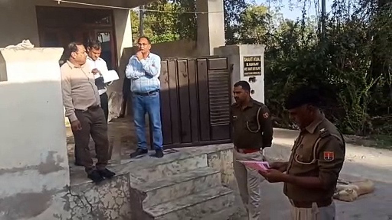 Video : मकान के अंदर से भारी मात्रा में खाद्य त...