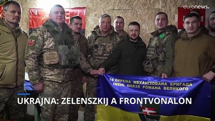 Kimerült katonákba próbált erőt önteni a fronton Volodimir Zelenszkij