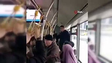 Sultanbeyli’de otobüste 2 kadının saç baş birbirine girdiği kavga kamerada