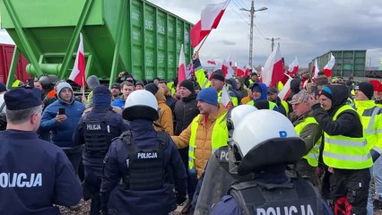 W Medyce rolnicy starli się z policją. Protestujący szturmowali wagony z ukraińską kukurydzą