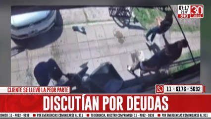 Discutió con el barbero, le chocó el auto contra su motocicleta y atropelló a un cliente