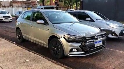 Lateral de Citroën C3 fica destruída após colisão com Polo no Bairro Alto Alegre