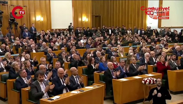 Özgür Özel'den Meral Akşener'e flaş cevap:'Biz Erdoğan'ın ekmeğine yağ sürmeyiz...