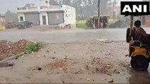 Video: यूपी के इस जिले में बारिश ने मचाई तबाही, गिरे ओले, वीडियो आया सामने