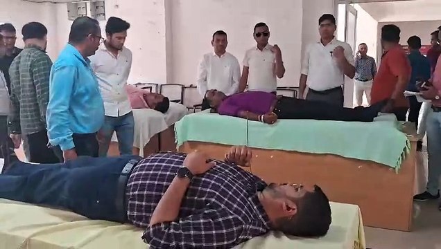 महादान के लिए संभागीय आयुक्त की पहल, शिविर लगवा कराया 49 यूनिट रक्तदान