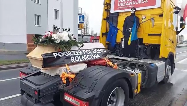 Protest rolników - przejazd ciągników przez Włocławek