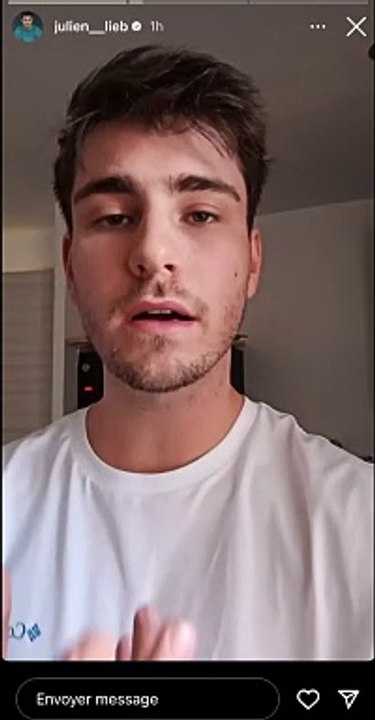 Julien (Star Academy) chante un extrait de son single "Comme tout le monde"