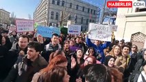 İstanbul Üniversitesi Öğrencileri Kampüslerin Ziyarete Açılmasını Protesto Etti