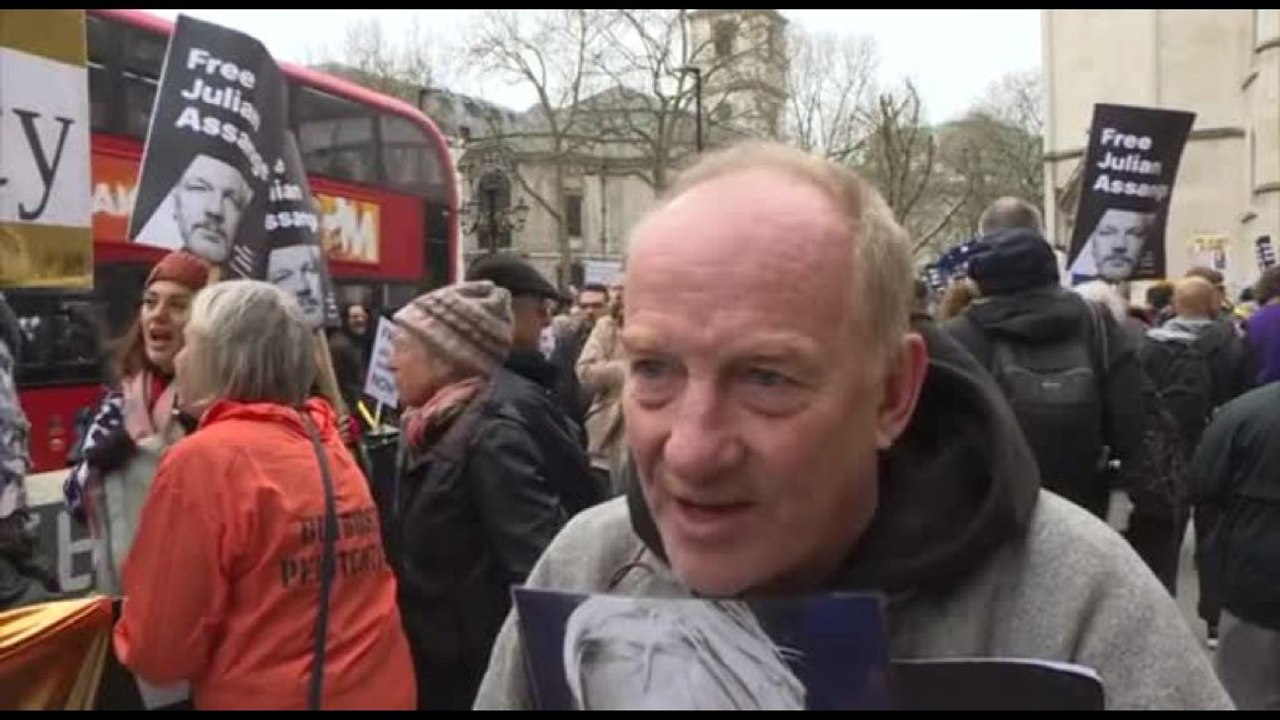 "Free Assange", i sostenitori: se lui non è libero, nessuno è libero