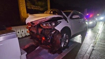 호남고속도로서 SUV·화물차 추돌...20대 운전자 다쳐 / YTN