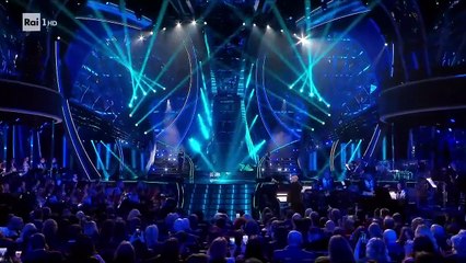 Sanremo 2024 - Ricchi e Poveri con Paola & Chiara cantano Sarà perché ti amoMamma Maria