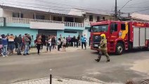 Moradores queimam pneus e bloqueiam rua em protesto contra alagamentos após obras do binário no Cajuru