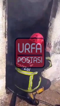 Şanlıurfa'nın Eyyübiye İlçesi Uğurlu Mahallesi'nde mesken yangını